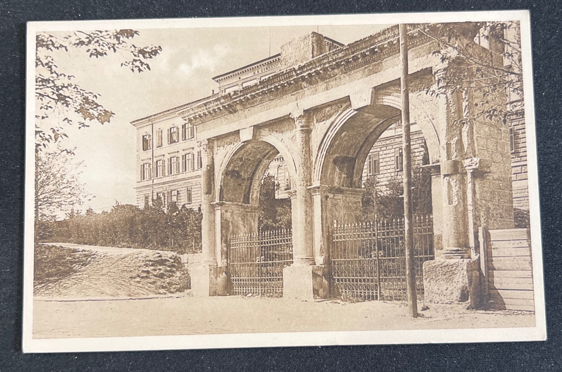 Pola Pula Istria Porta Gemina Roman Gate Austria Hungary Postcard 1909